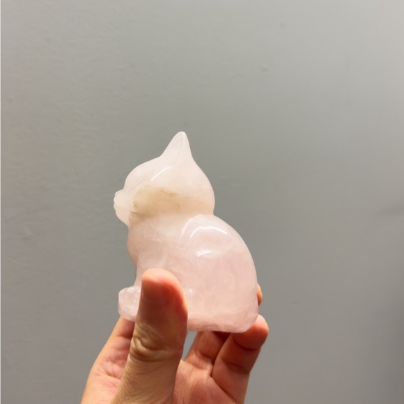 Rose Quartz Cat Carving - Picture 3 of 5